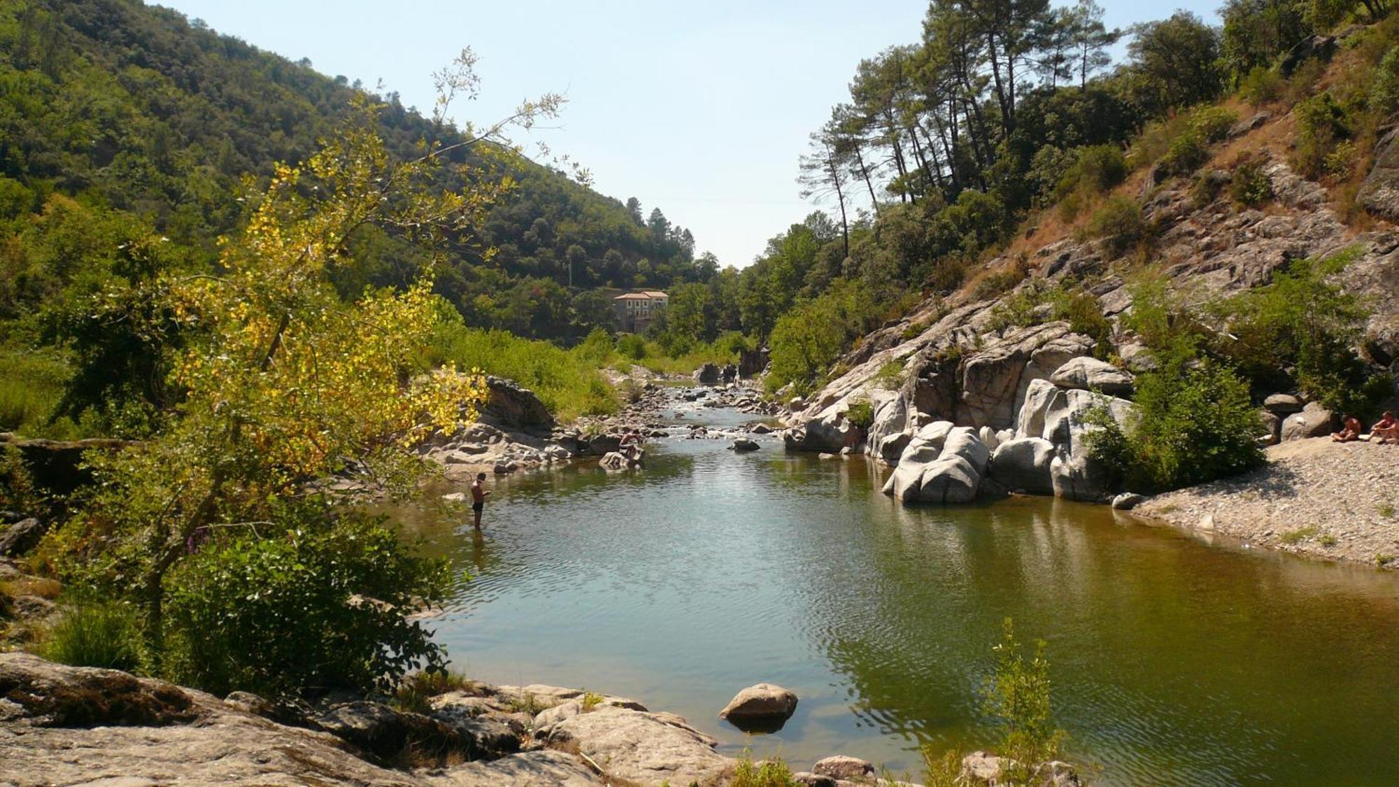 Apart'Hotel Les 4 Sources Corbés Екстериор снимка