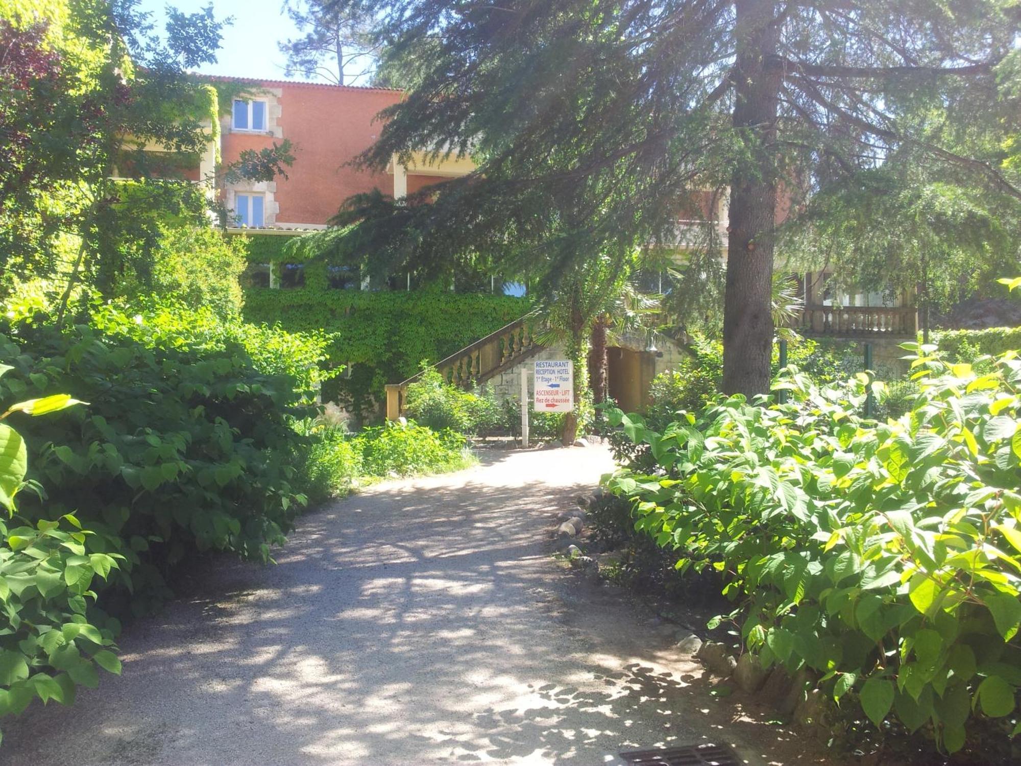 Apart'Hotel Les 4 Sources Corbés Екстериор снимка