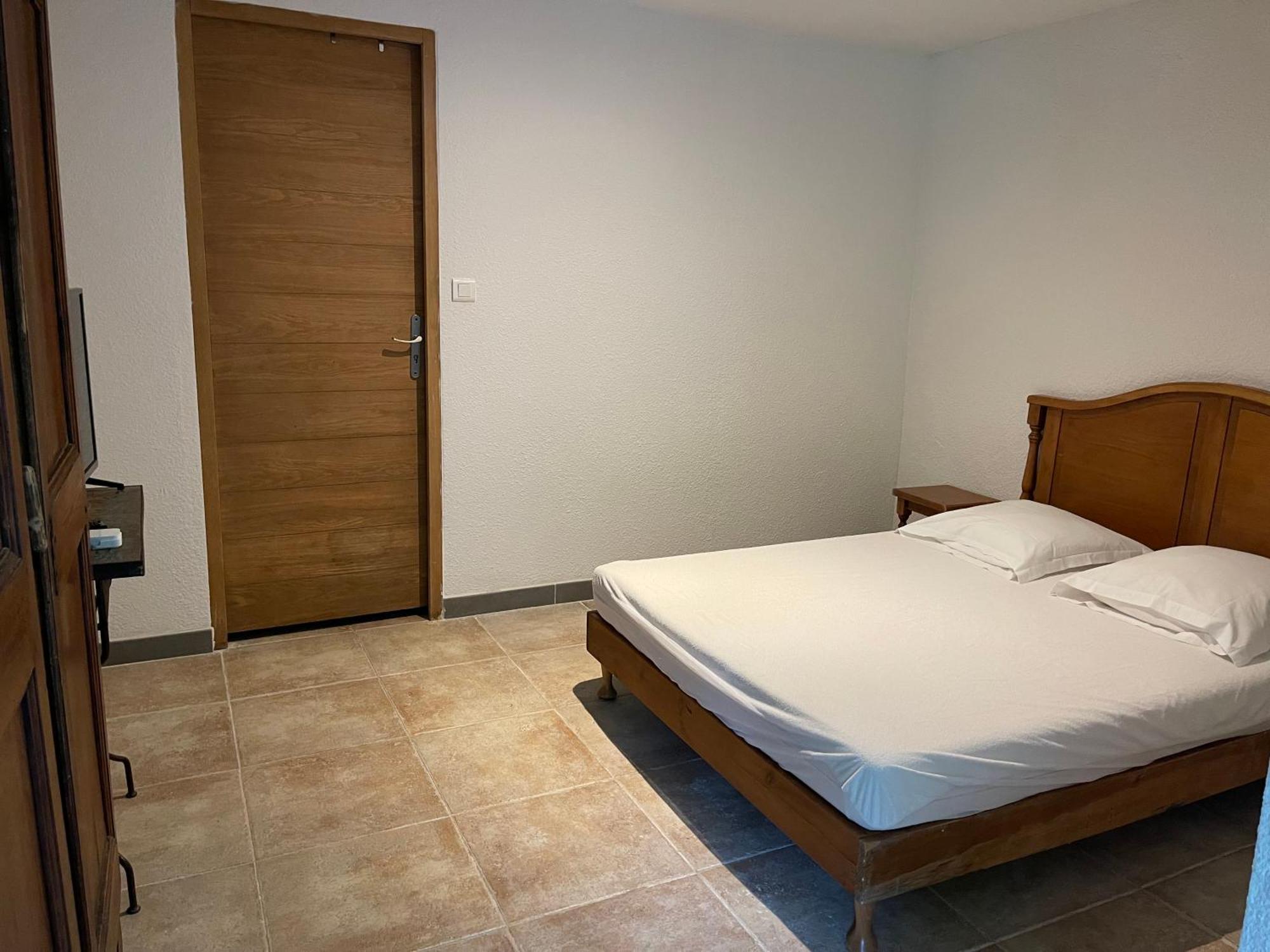 Apart'Hotel Les 4 Sources Corbés Екстериор снимка