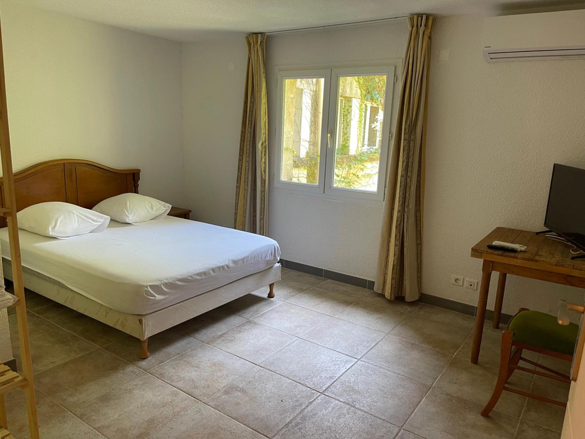 Apart'Hotel Les 4 Sources Corbés Екстериор снимка