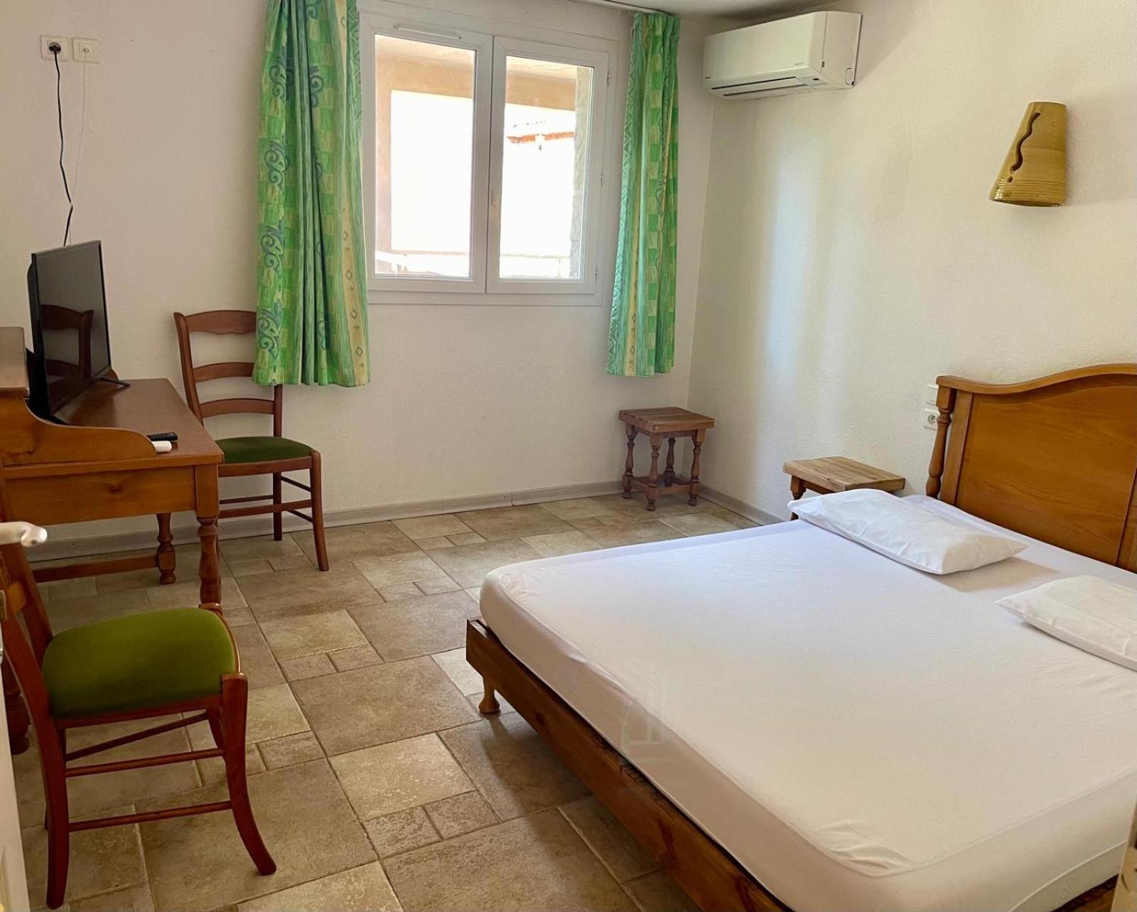 Apart'Hotel Les 4 Sources Corbés Екстериор снимка