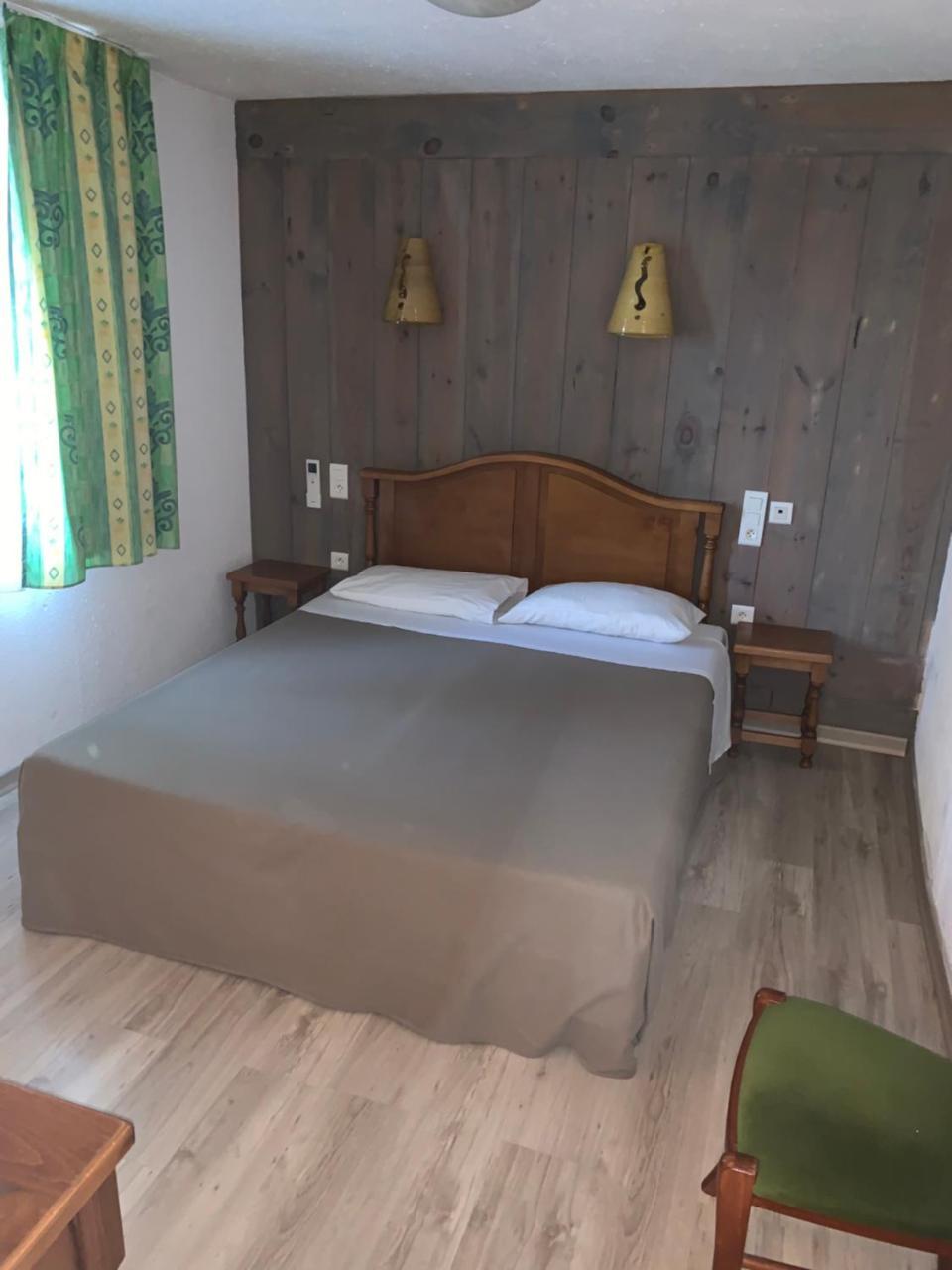 Apart'Hotel Les 4 Sources Corbés Екстериор снимка