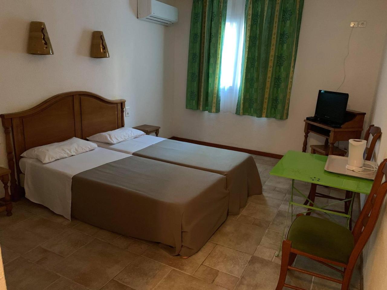 Apart'Hotel Les 4 Sources Corbés Екстериор снимка